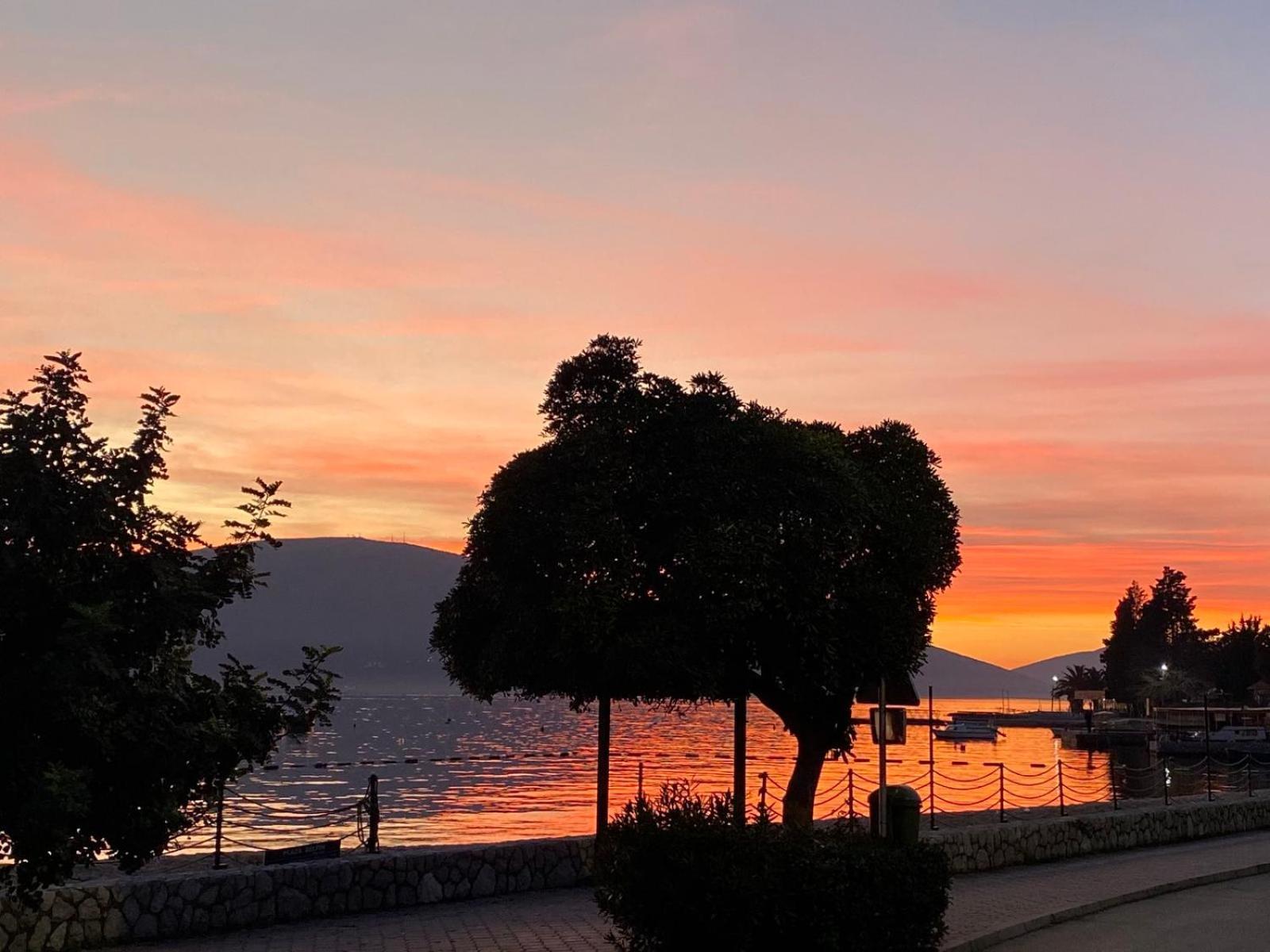 Apartment Casa Sul Mare Tivat Exteriör bild